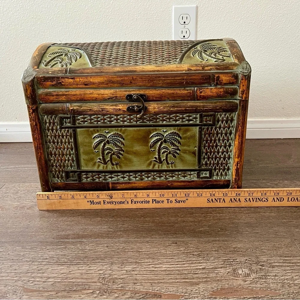 Vintage-Inspired Palm Motif Decorative Storage Trunk - Green and Brown
